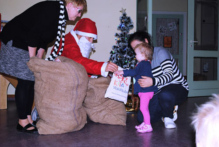 Weihnachtsfeier in der KITA Waldräuber 2016 Weihnachtsfeier in der KITA Waldräuber 2016