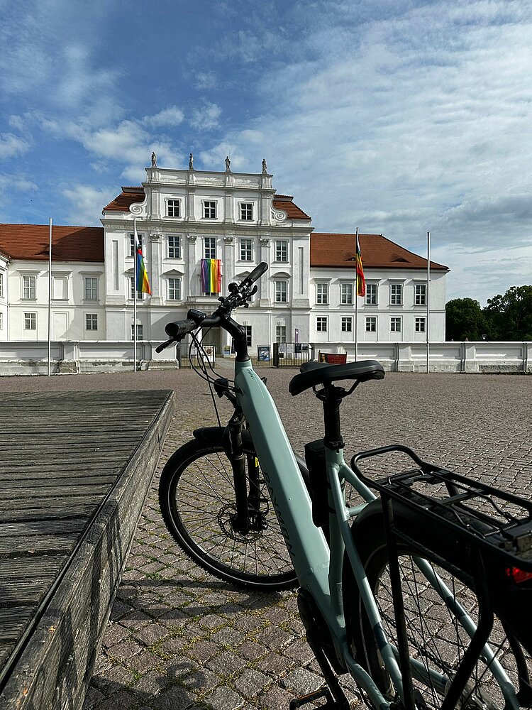 Dienstrad-Power: Unser Bereichsleiter der KITAs, Jan Wilke, hat bereits 1.000 Kilometer zurückgelegt – ein starkes Zeichen für nachhaltige Mobilität! Dienstrad-Power: Unser Bereichsleiter der KITAs, Jan Wilke, hat bereits 1.000 Kilometer zurückgelegt – ein starkes Zeichen für nachhaltige Mobilität!