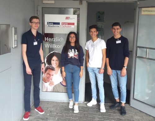 Vier neue Büro-Azubis an den Standorten Berlin-Brandenburg Vier neue Büro-Azubis an den Standorten Berlin-Brandenburg-1