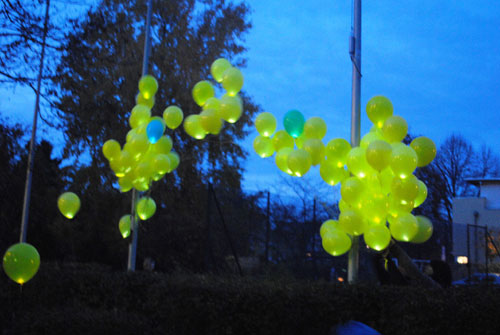 Laternenfest 2016: Stockbrot und leuchtende Luftballons Laternenfest 2016: Stockbrot und leuchtende Luftballons-3