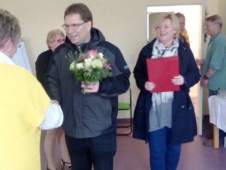 Die KITA Waldräuber verabschiedet Marina Behnisch in den Ruhestand Die KITA Waldräuber verabschiedet Marina Behnisch in den Ruhestand -2