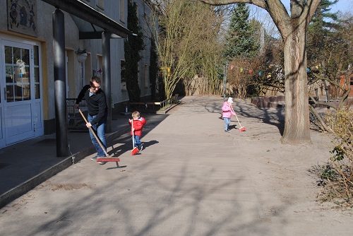 Gartentag in der KITA Waldräuber Gartentag in der KITA Waldräuber-2