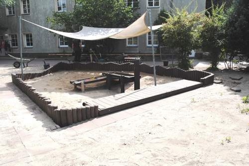 Erneuerung der Sandkastenumrandung Erneuerung der Sandkastenumrandung-1